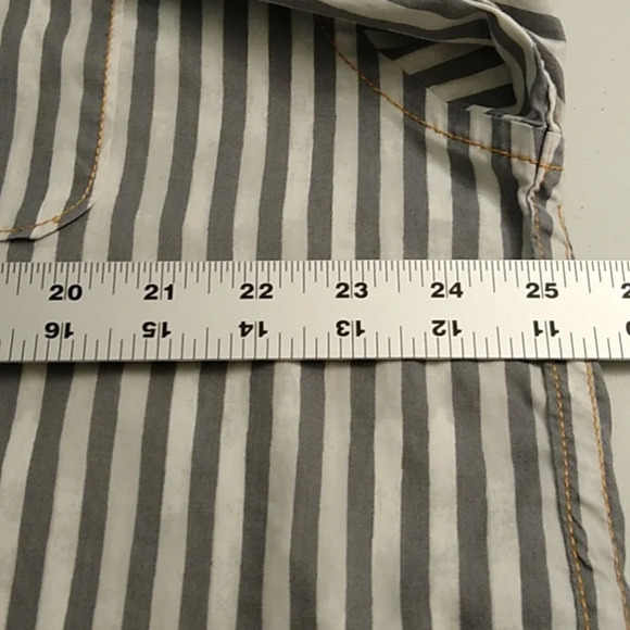 TOMMY BAHAMA MADE TO FADE 100% COTTON LONG SLEEVE BUTTON DOWN SHIRT - Picture 4 of 9